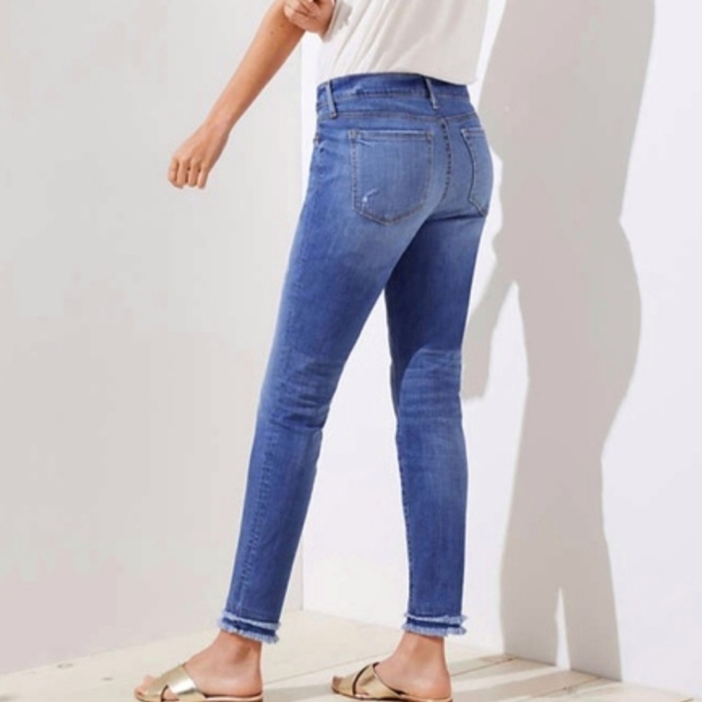 LOFT Curvy Skinny Light Wash Raw Hem Jean's i11